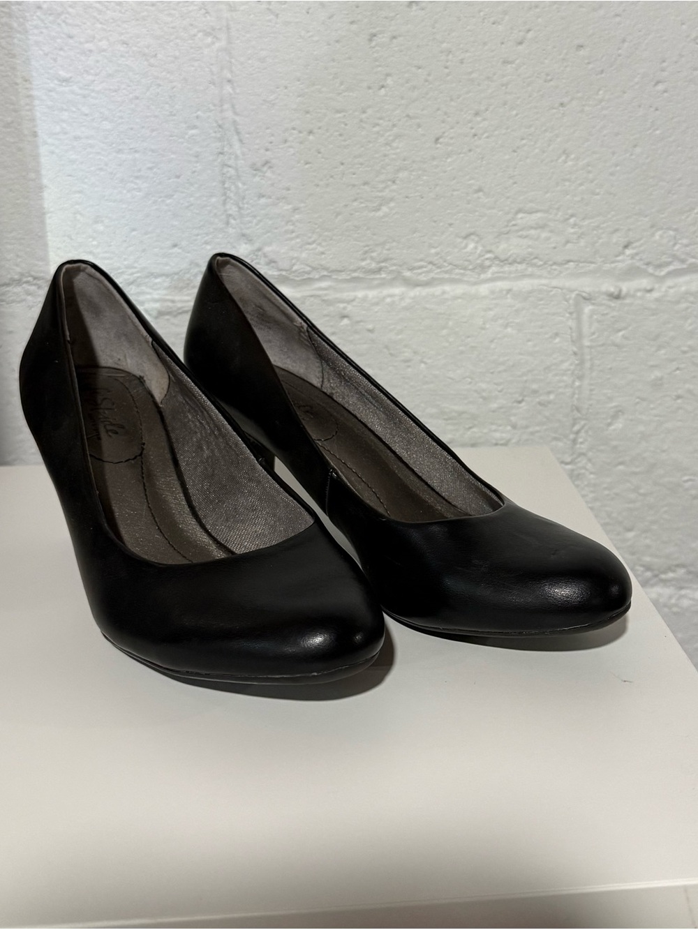 Life Stride 2.5” kitten heel black leather size 8 pumps